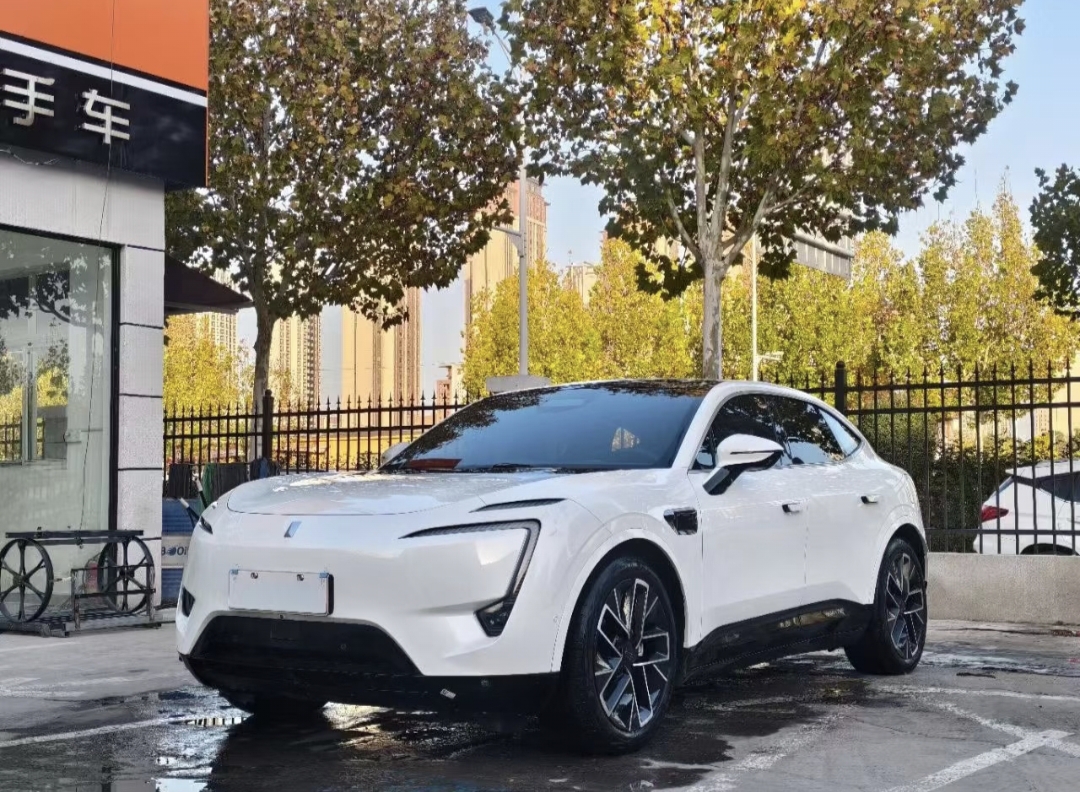 Premium used vehicles carefully selected and shipped worldwide with full documentation and competitive pricing.