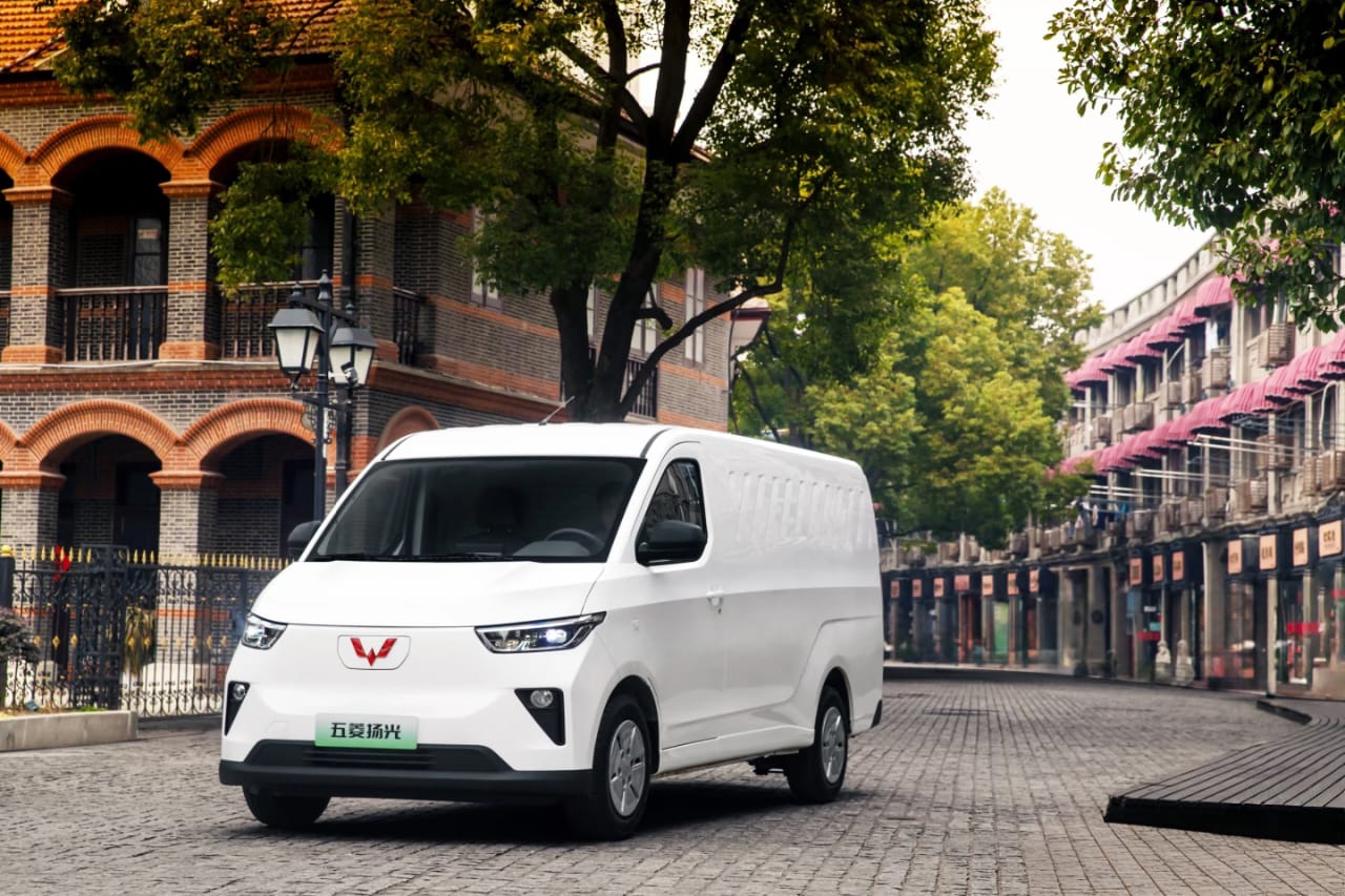 Premium electric trucks engineered for reliability, delivering sustainable logistics solutions across global markets.