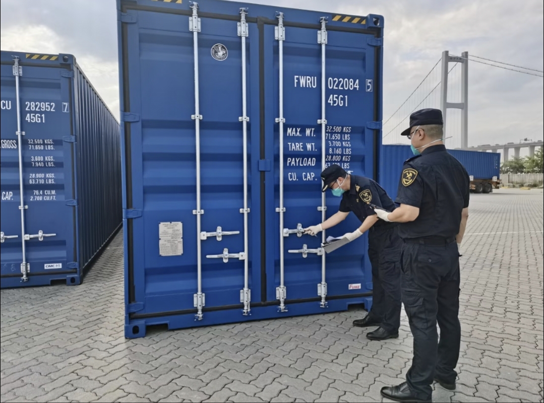 Our customs clearance and container drayage services ensure your auto-parts shipments move swiftly through ports to your destination without delay.